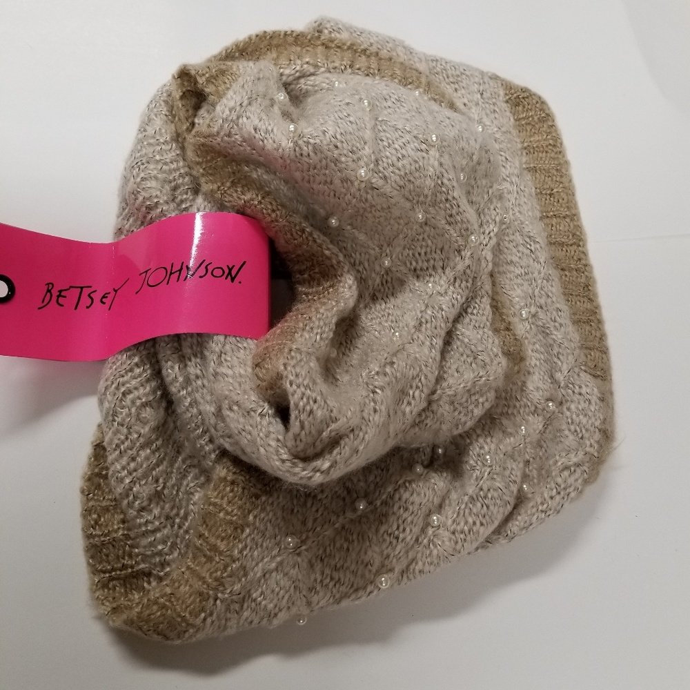 Betsey Johnson Ivory Infinity Scarf